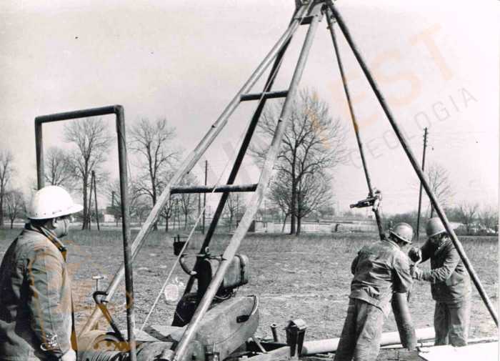 Wykonywanie odwiertów geologicznych ręcznie