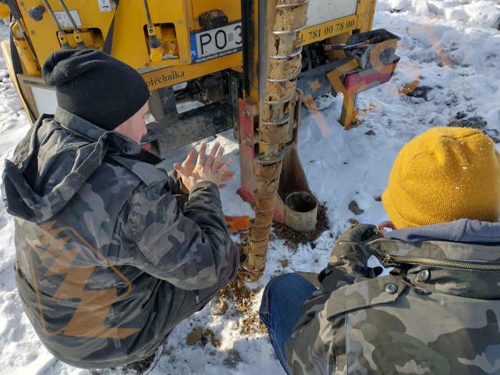 Dzięki badaniom geotechnicznym możemy poznać rodzaj oraz parametry wytrzymałościowe gruntu.