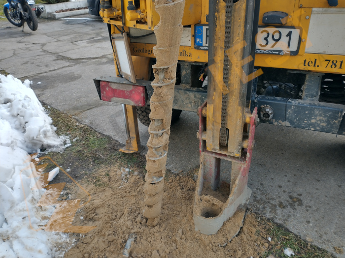 budowa domu na starych fundamentach, wiąże się z wykonaniem badań geotechnicznych.