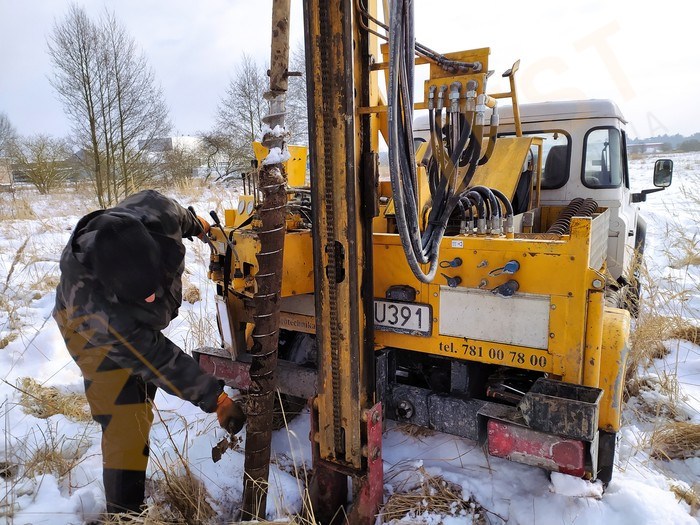 Badania geotechniczne są kluczowe dla dobrania odpowiednich fundamentów.